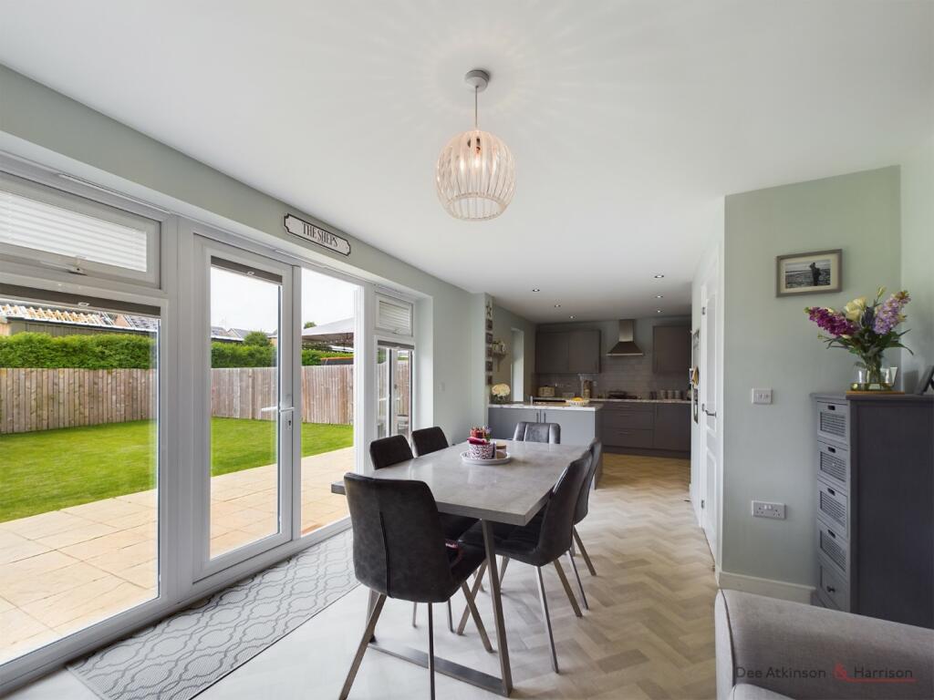 Kitchen/Dining Area