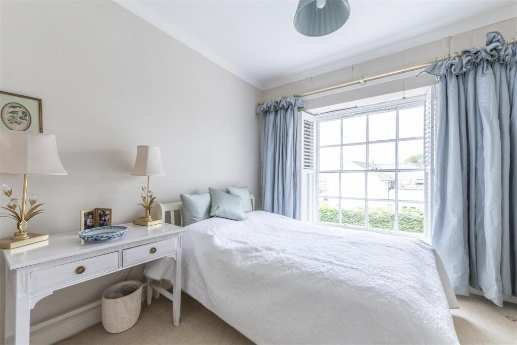 Bedroom 1.jpg