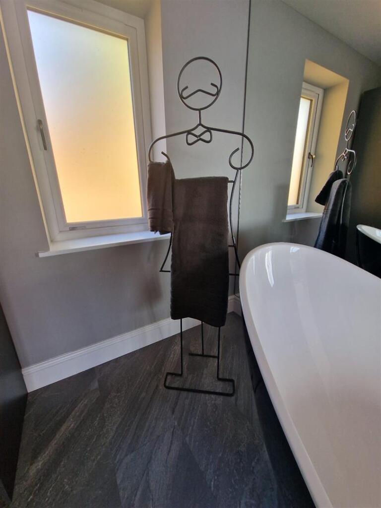 whitewings bath.jpg