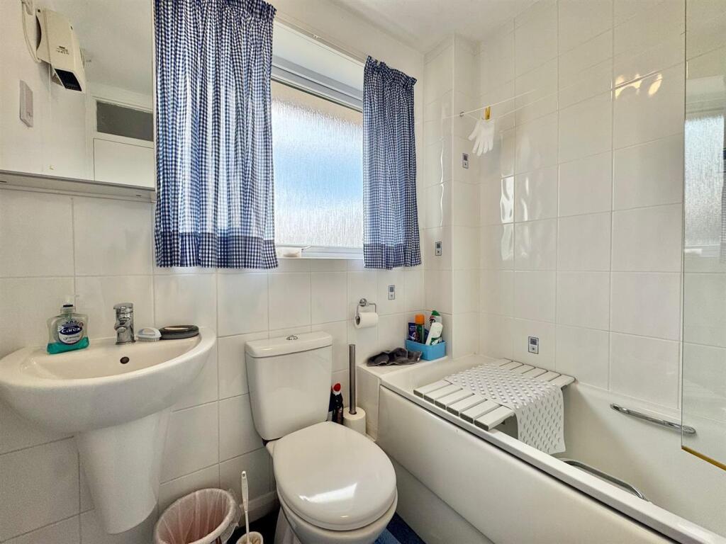 Bathroom.jpg
