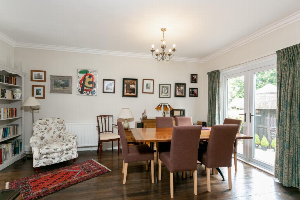 Sitting/dining rm