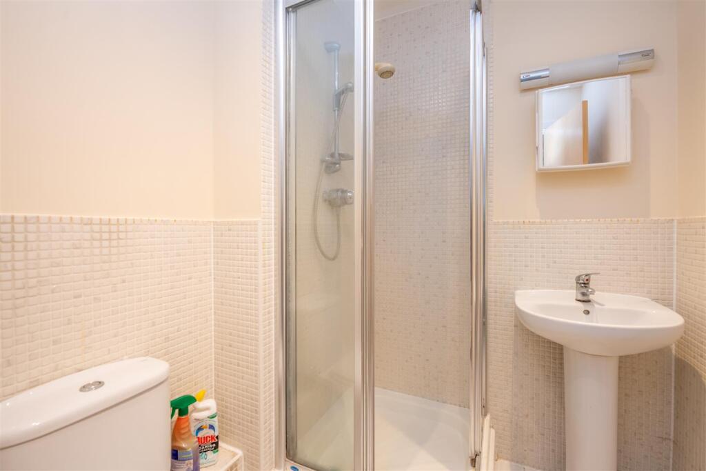Flat 6 Silver Sands Court-10.jpg
