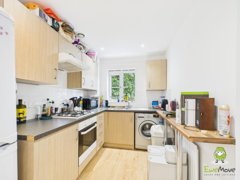 EweMove Basingstoke Hungerford Close Kitchen