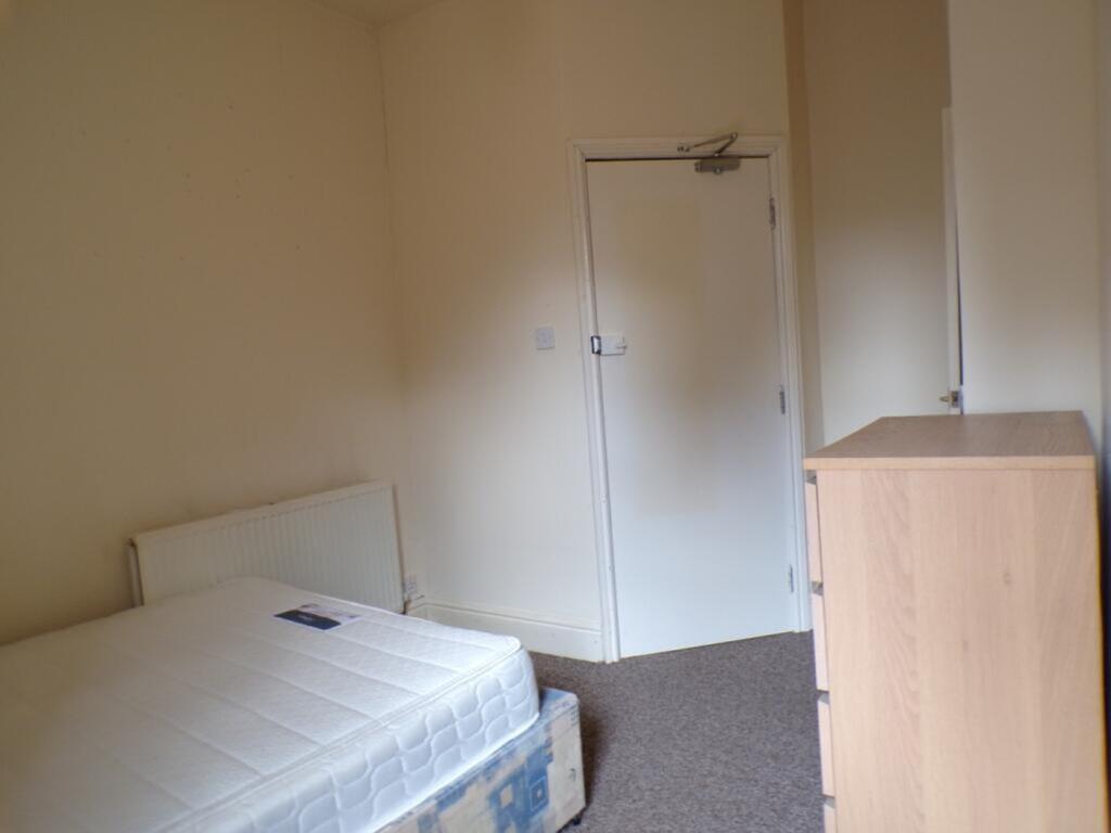 Spacious double bedroom featuring ample floor s...