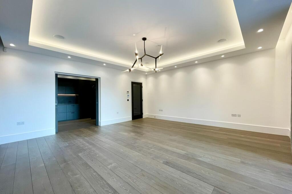 Apartment 3 Sereno House, 22 Beech Hill, Barnet, Hertfordshire, EN4 0JP