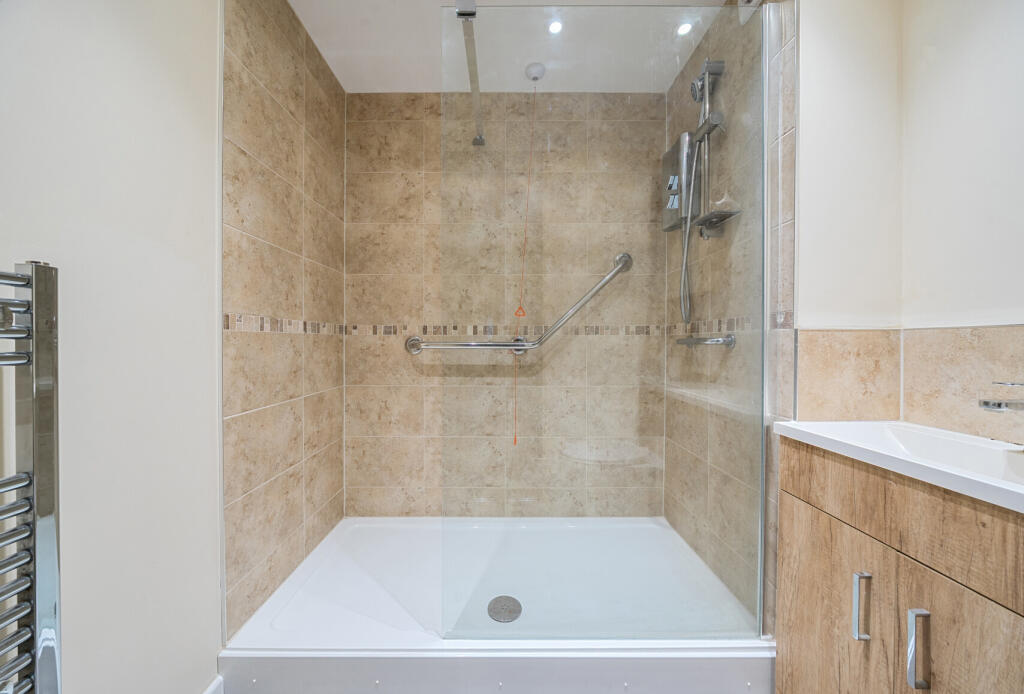 1369236-9-68f25cf...