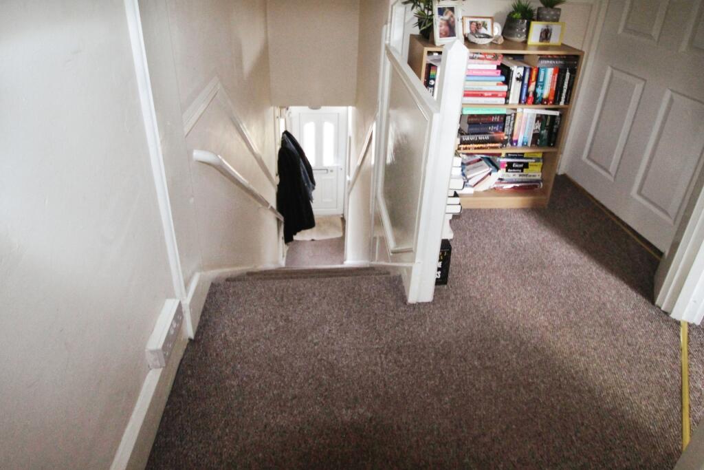 Landing to hallway.JPG