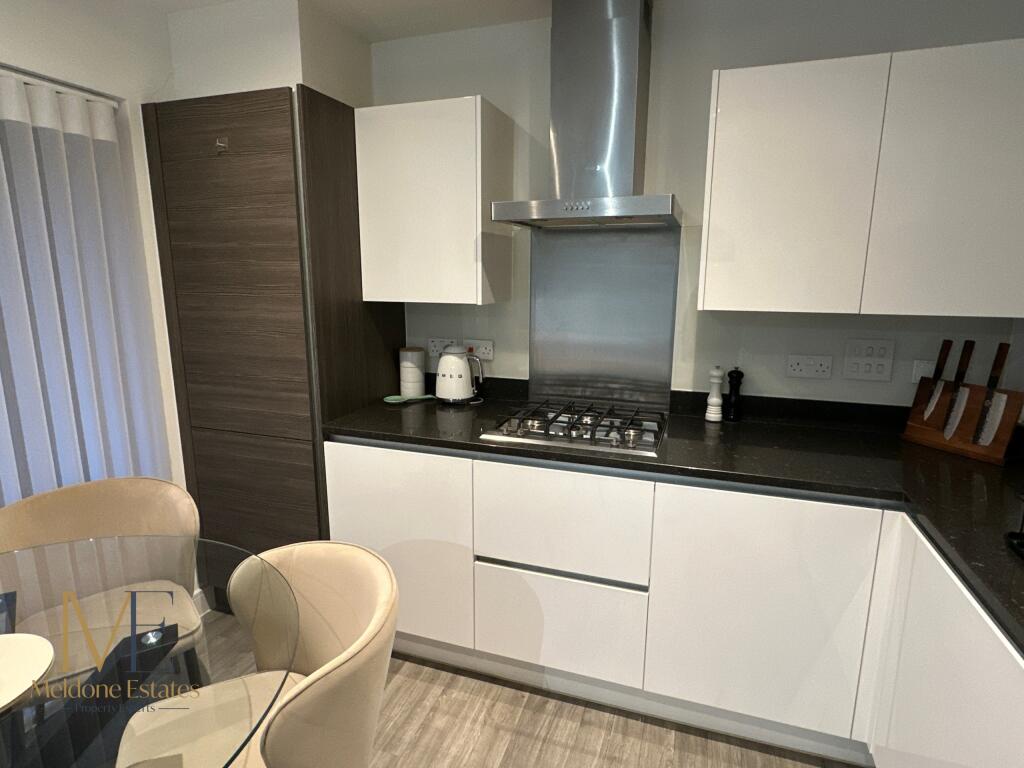 Kitchen_2.JPG