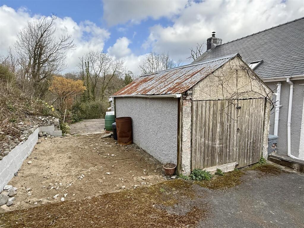 REAR GARAGE