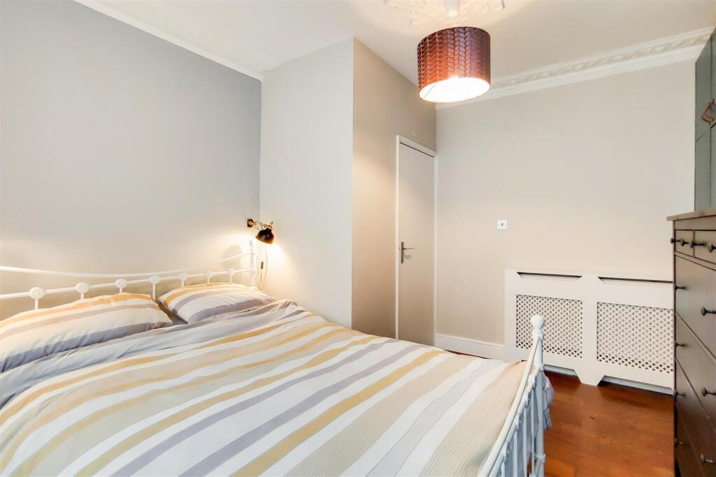 7 - Main Bedroom-1.jpg