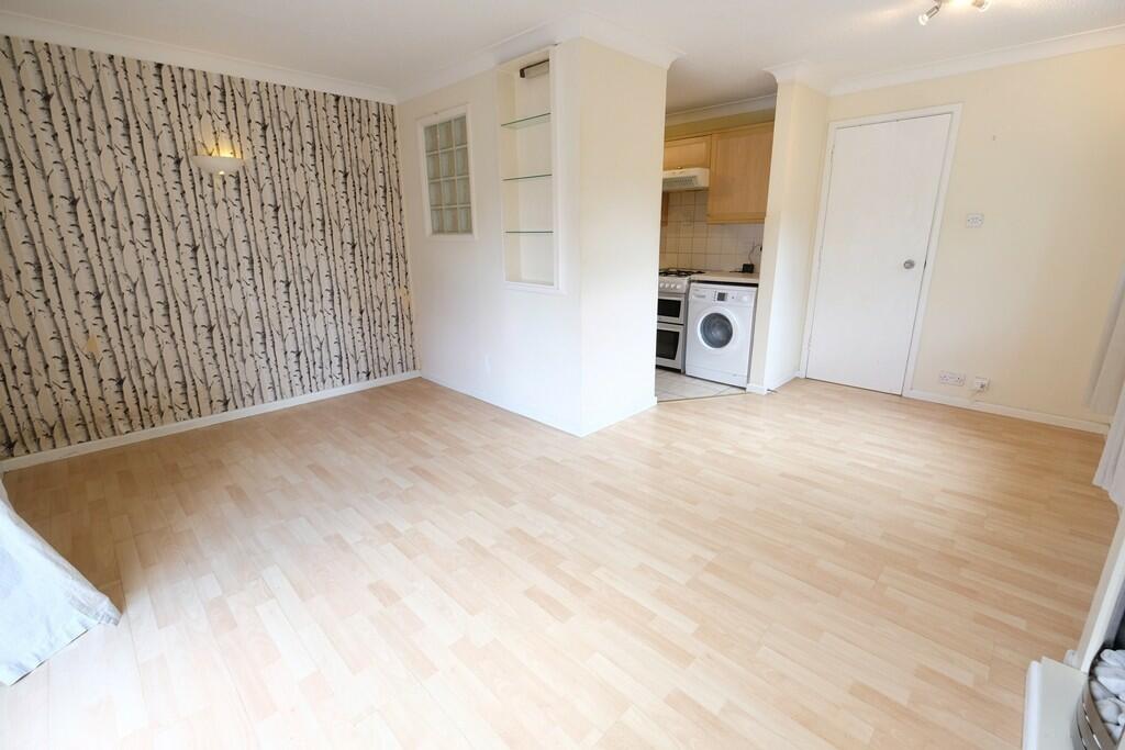 SITTING/DINING ROOM