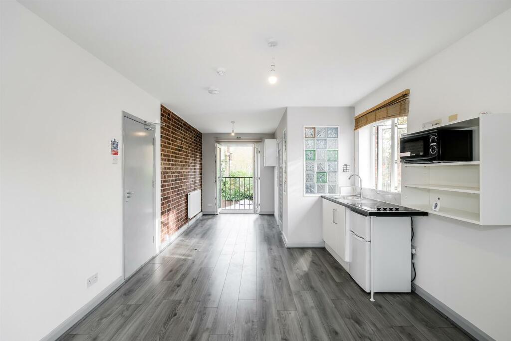 Studio 4, 84 Elphinstone Road-13_web.jpg