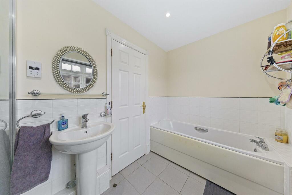 52GarwoodCresWeb24.jpg