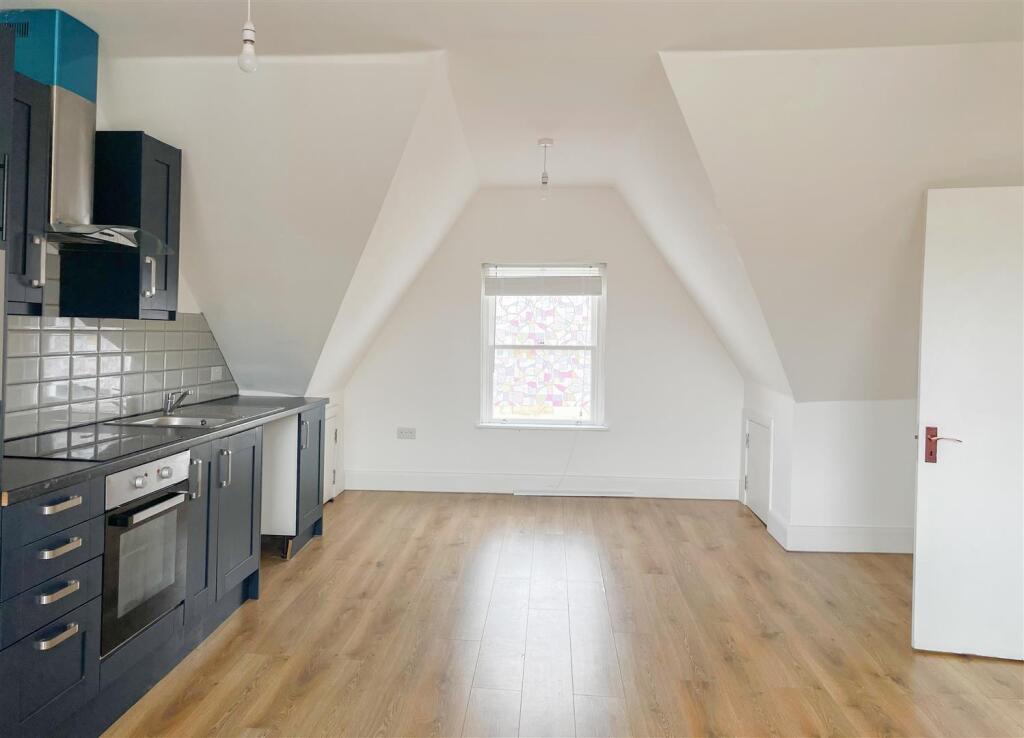 Living Room / Kitchen