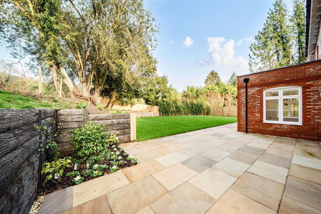 2 Truman Place garden terrace.jpg