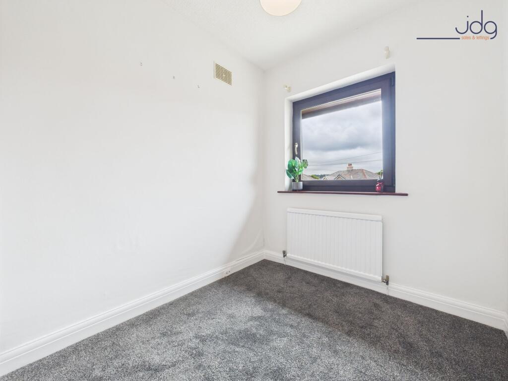 Single Bedroom with built in storage