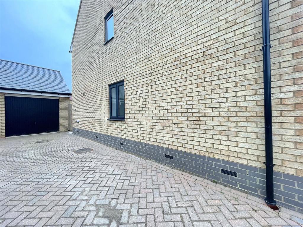 Driveway:Garage (1).jpeg