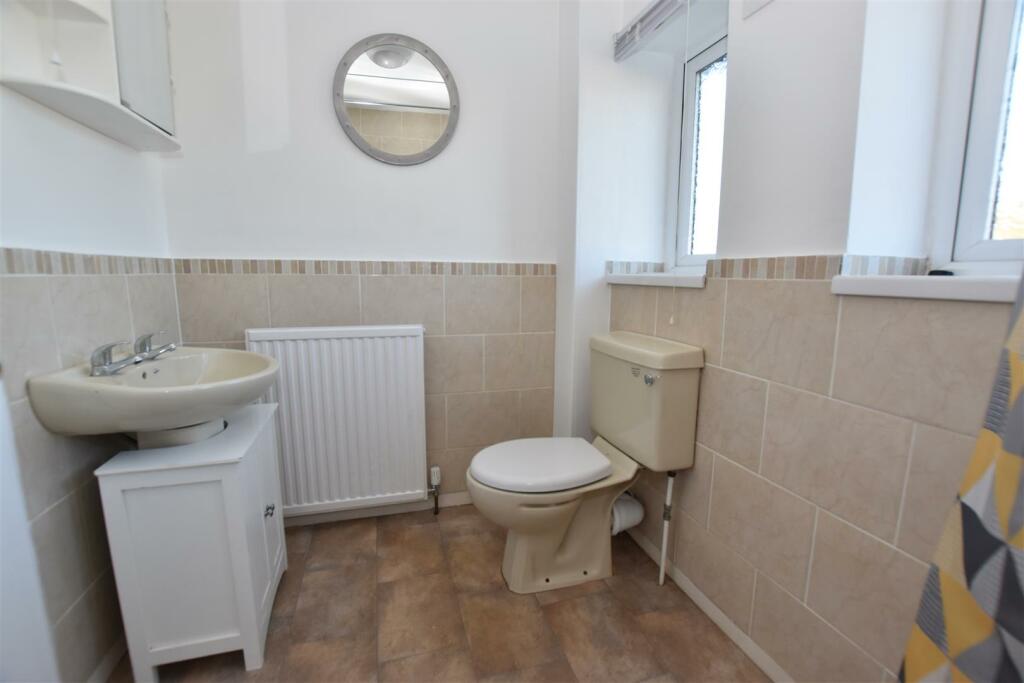 Bathroom - additional image.JPG