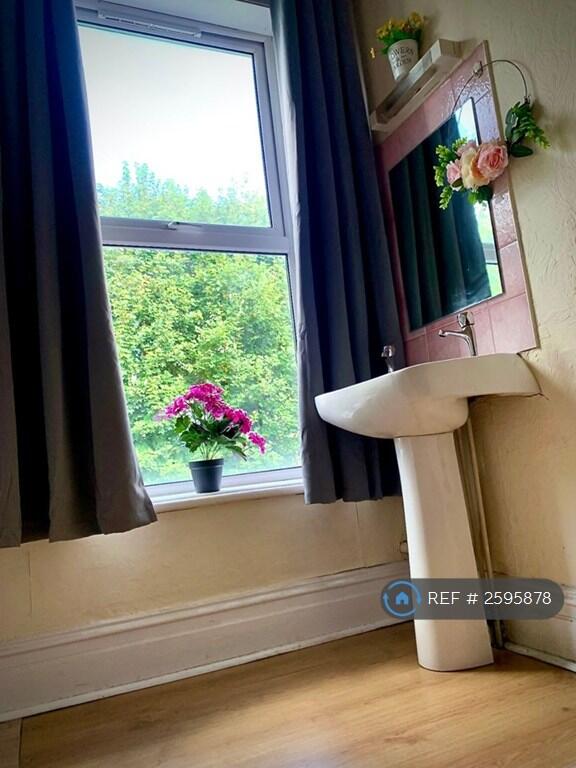Room 9 @ £495 Pcm
