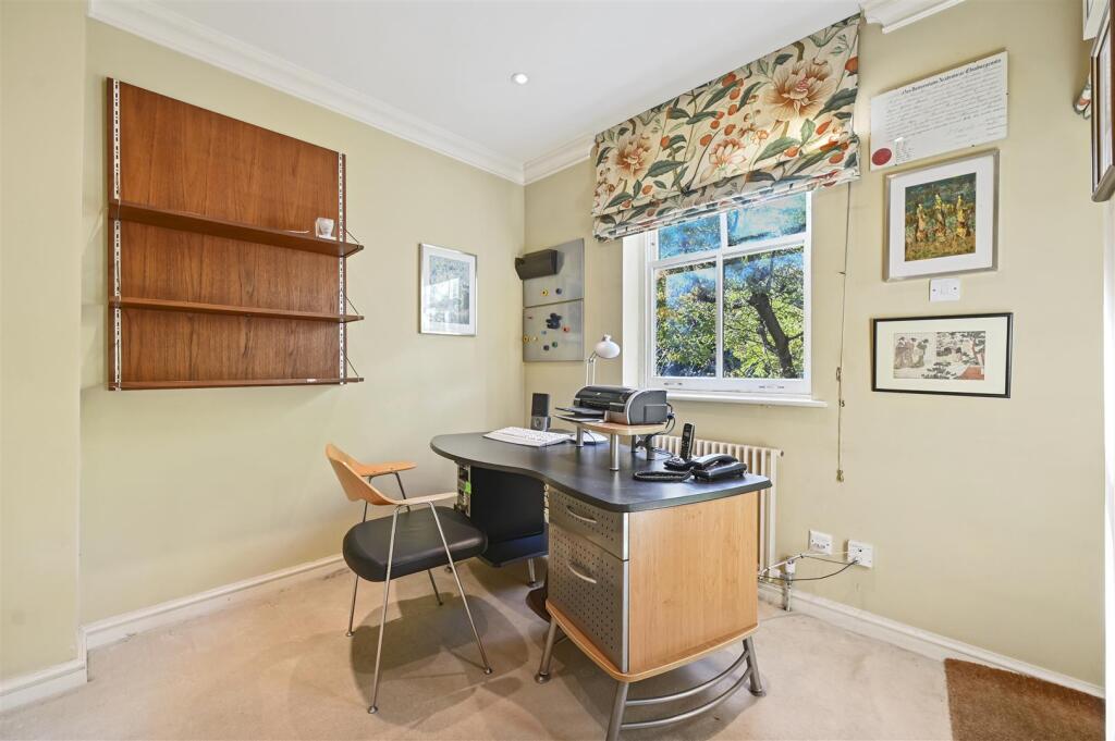 Oxford Gate - 24 (1).JPG