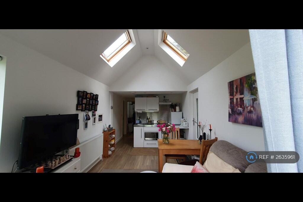 Lounge/Kitchenette
