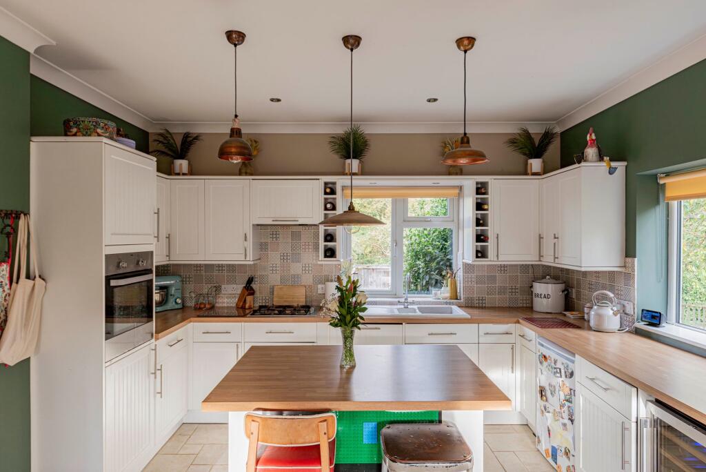 Kitchen/Dining Room (2)