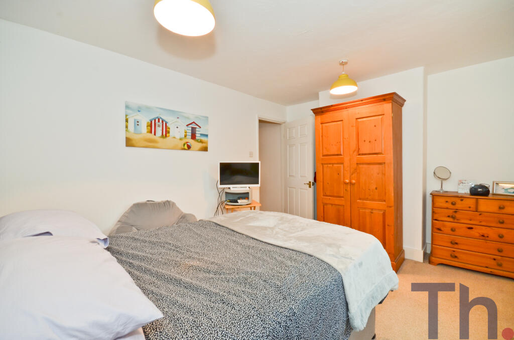 Bedroom 1 (2).JPG