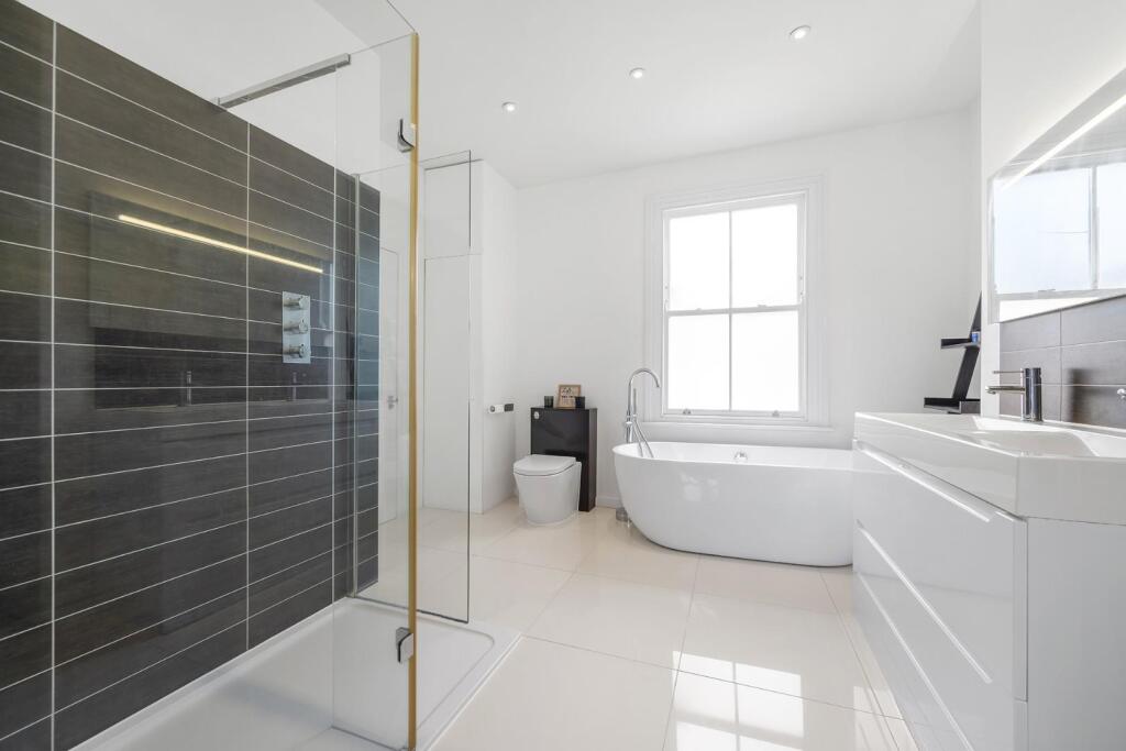 Ensuite 1 (2).jpg