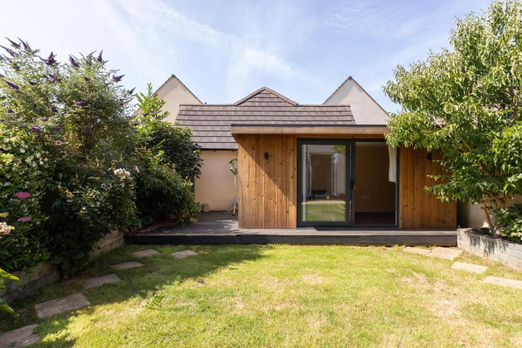 15 Packer Way, BS16-13.jpg