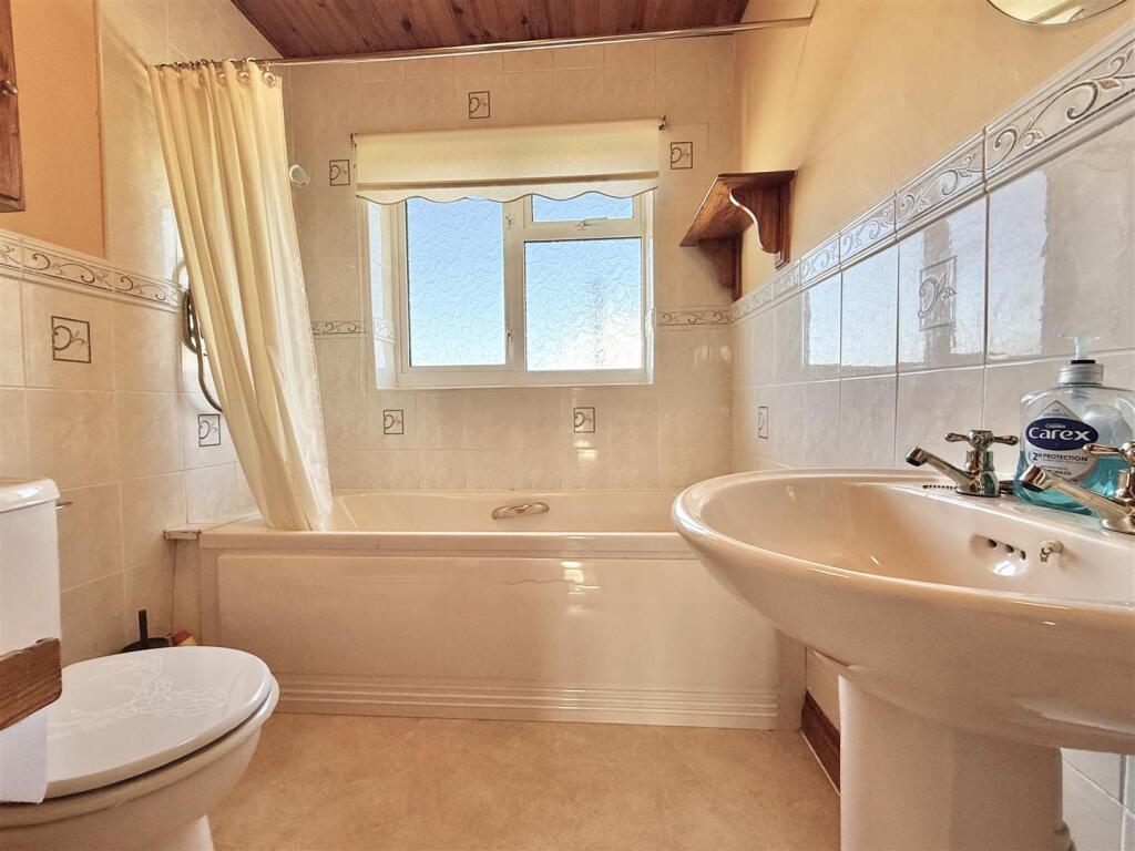 Family Bathroom.jpeg