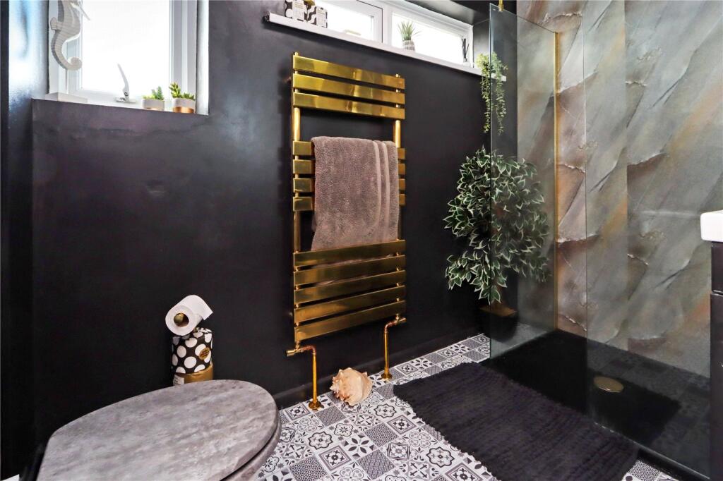 Family Shower Room