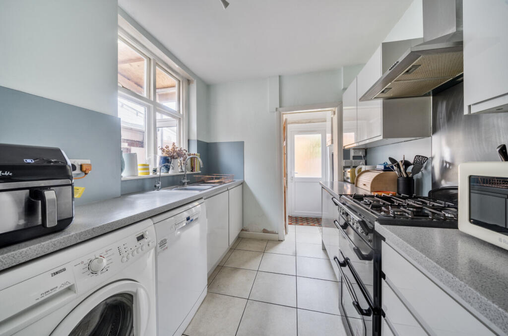 1353832-12-68c2f7...