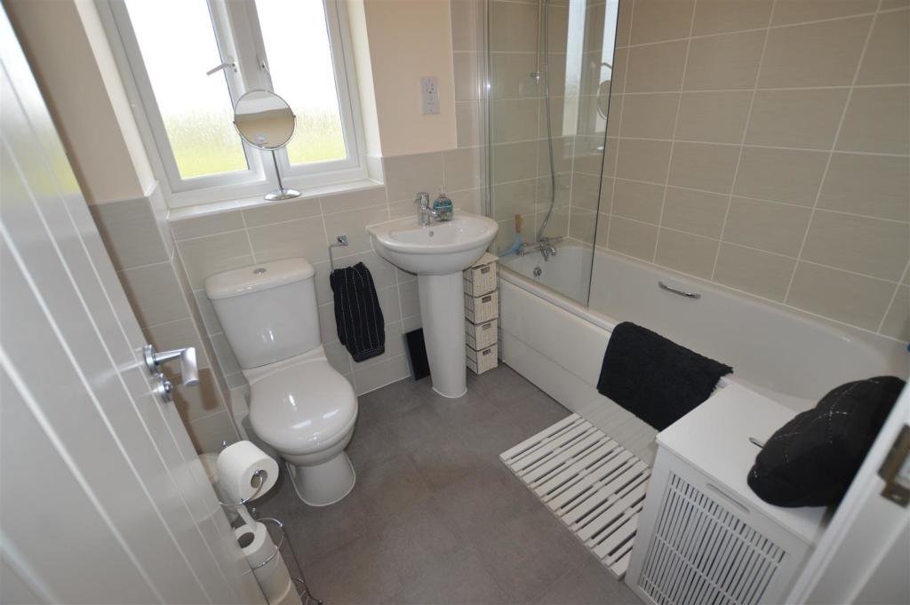 Bathroom.JPG