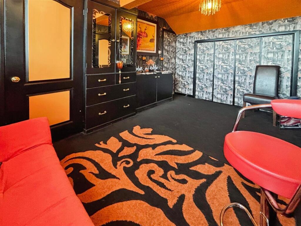 Attic Bedroom (3).jpg