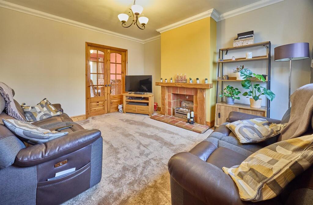 Lounge to front