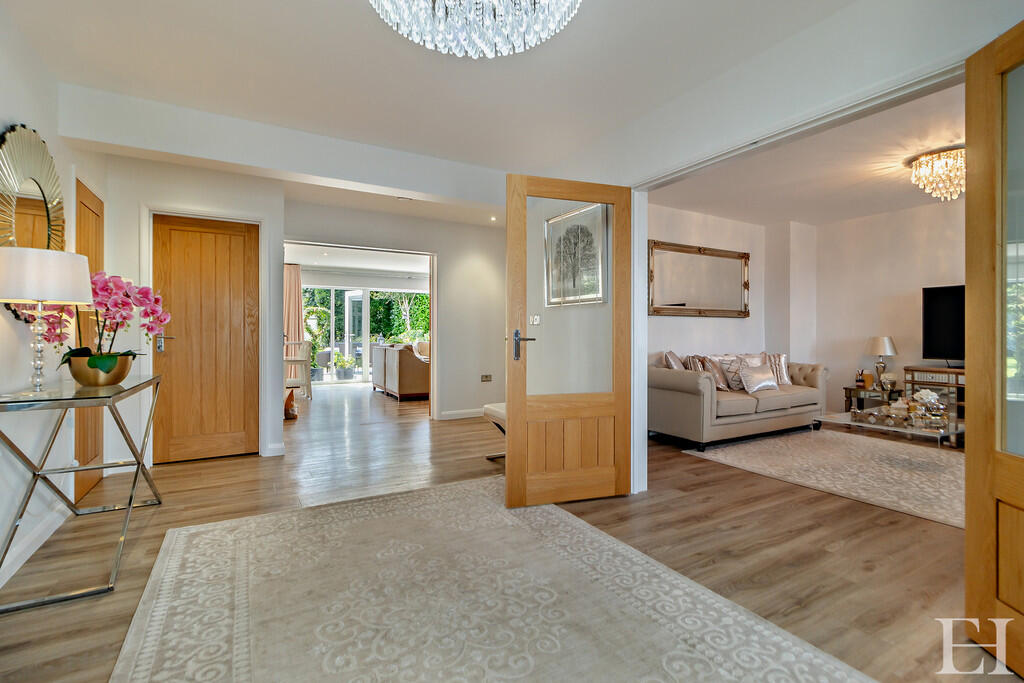 8614983-interiorW...