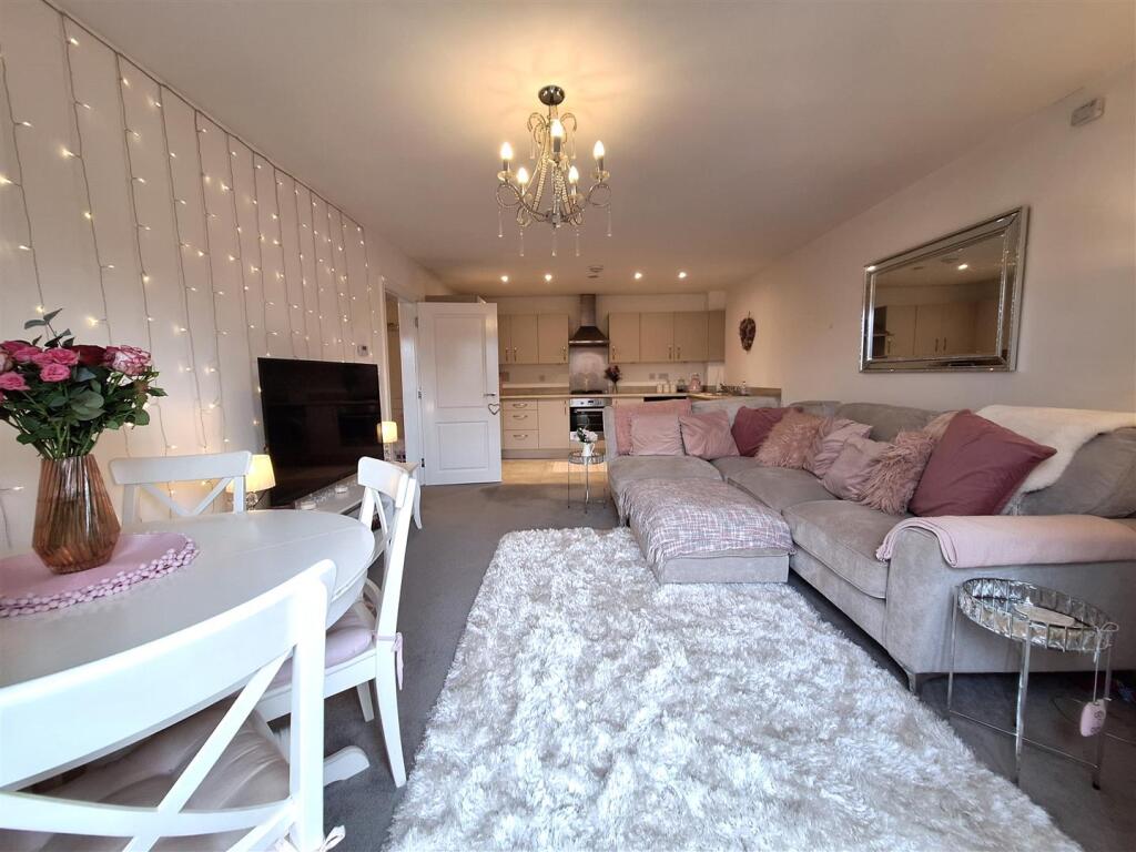 Living room 2.jpg