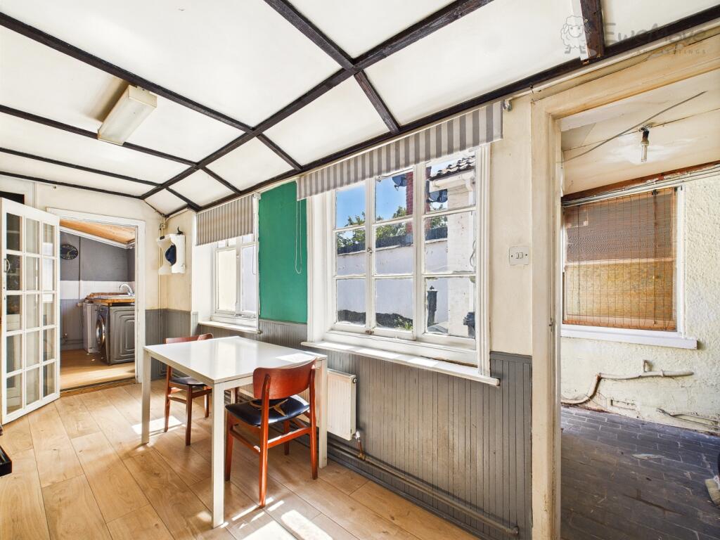 CAM03640G0-PR0052-STILL010