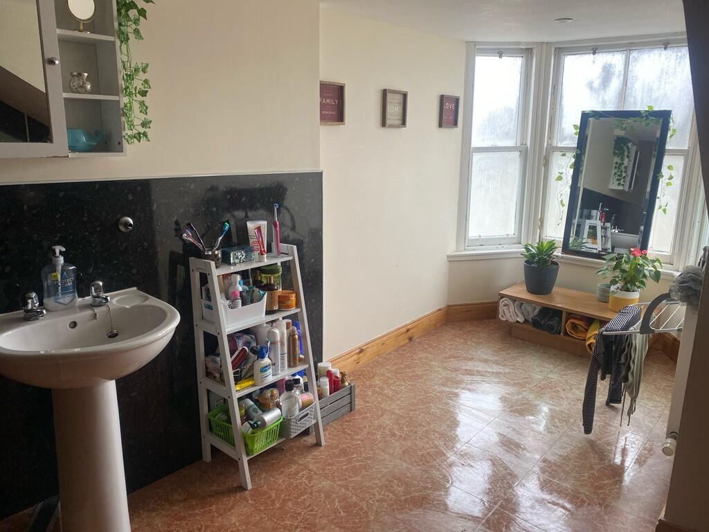 Bathroom 1 (2)