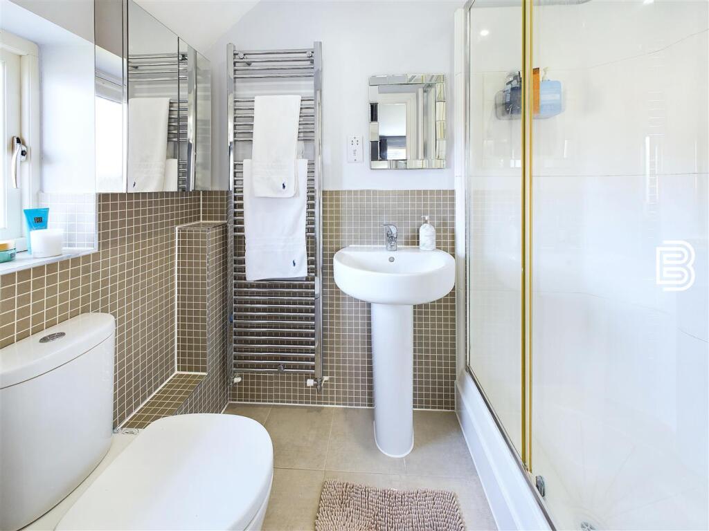 Ensuite 1.jpg