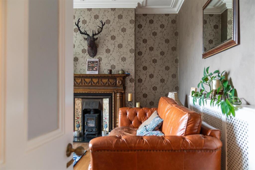 Living Room-4.jpg