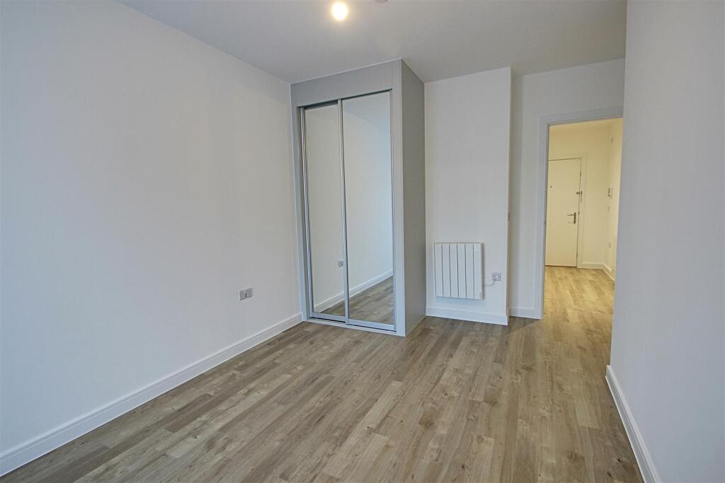 Bedroom 1.jpg