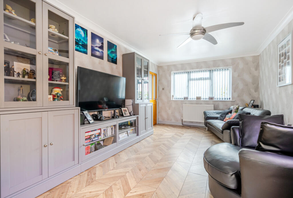 1373658-8-6908cd9...