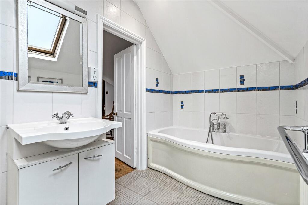 En Suite Bathroom
