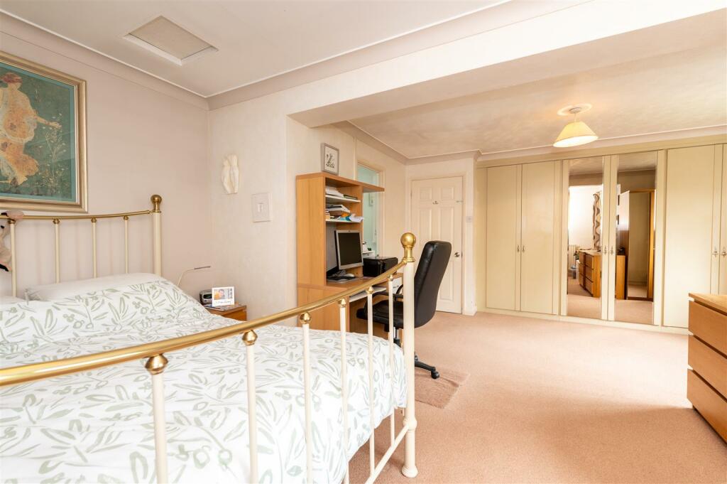 18 Kenilworth Drive internals-6.JPG