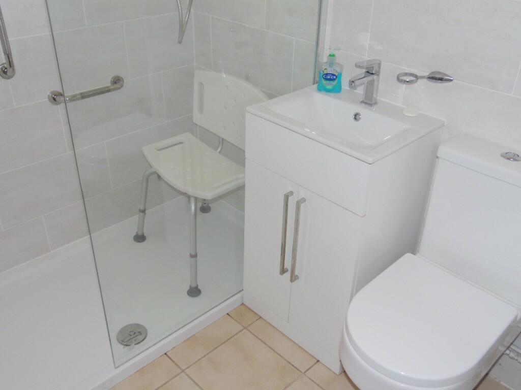 SHOWER ROOM