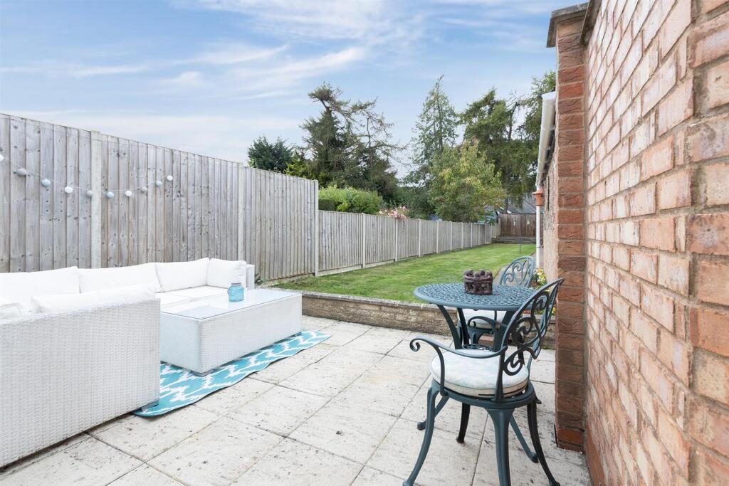 7 Shenstone Avenue, Rugby (12).jpg