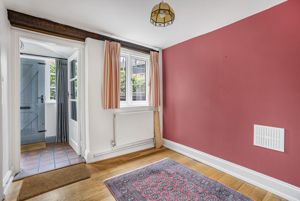 Entrance Hall/Dining Area