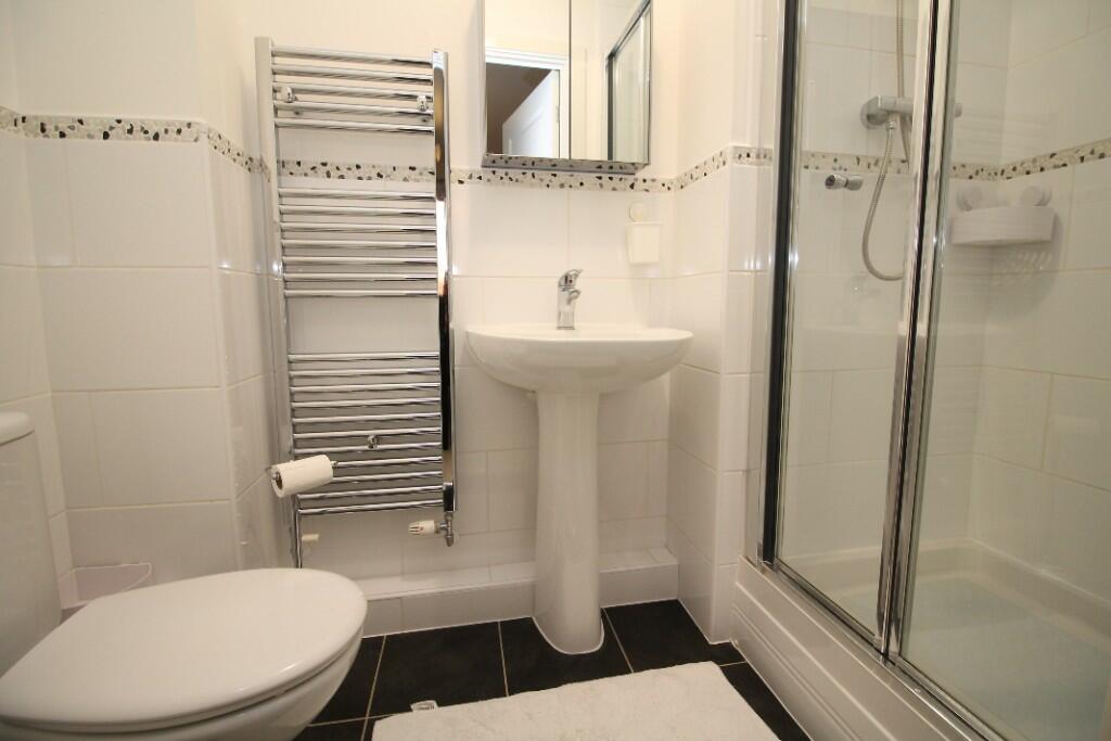 EN SUITE