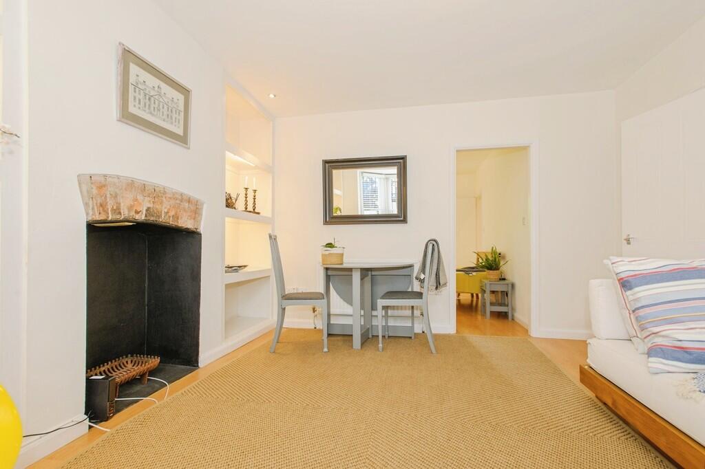 Living room - Ang...